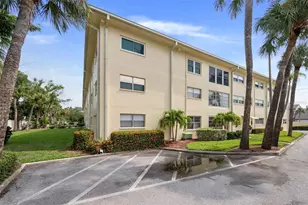 4780 Cove Circle St, Saint Petersburg, FL 33708 - Photo 5