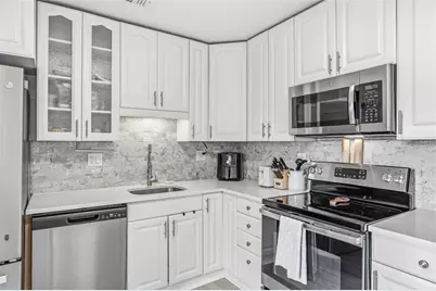 3913 W Wallace Avenue, Tampa, FL 33611 - Photo 9