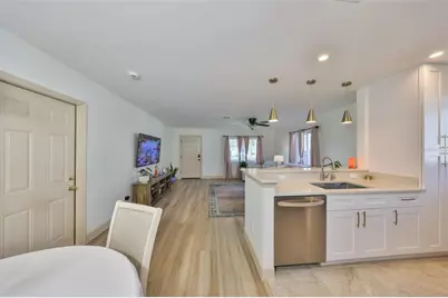 1727 New Hampshire Avenue NE, Saint Petersburg, FL 33703 - Photo 11