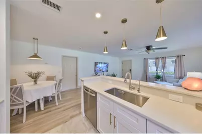 1727 New Hampshire Avenue NE, Saint Petersburg, FL 33703 - Photo 9