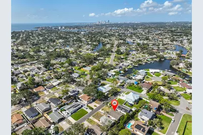 1727 New Hampshire Avenue NE, Saint Petersburg, FL 33703 - Photo 27