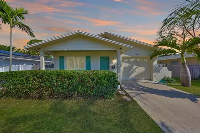 1727 New Hampshire Avenue NE, Saint Petersburg, FL 33703 - Photo 1
