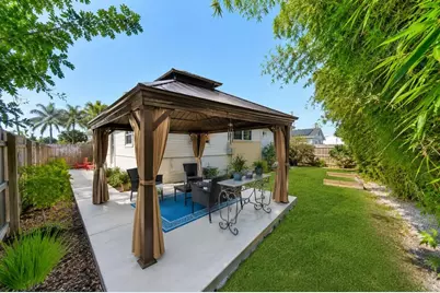 1727 New Hampshire Avenue NE, Saint Petersburg, FL 33703 - Photo 25