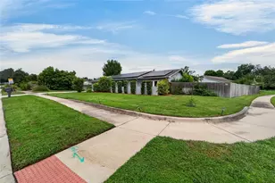 1120 Lakemont Dr, Valrico, FL 33594 - Photo 9