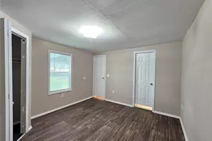 37826 Daughtery Rd, Zephyrhills, FL 33541 - Photo 11