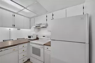 1131 Longfellow Rd, Sarasota, FL 34243 - Photo 15