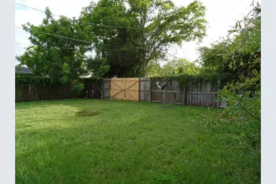 2425 Dr Martin Luther King Jr Street S, Saint Petersburg, FL 33705 - Photo 13