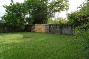 2425 Dr Martin Luther King Jr Street S, Saint Petersburg, FL 33705 - Photo 13