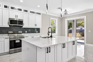 284 Roosevelt Ave, Masaryktown, FL 34604 - Photo 21