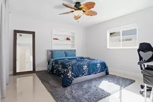 1028 79th St S, Saint Petersburg, FL 33707 - Photo 35