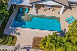 1028 79th St S, Saint Petersburg, FL 33707 - Photo 3