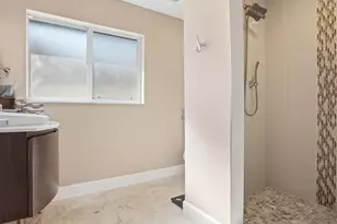 1028 79th St S, Saint Petersburg, FL 33707 - Photo 37