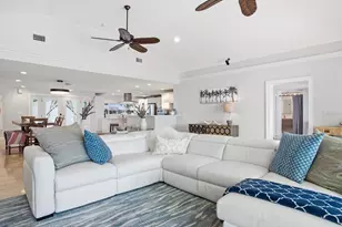 1028 79th St S, Saint Petersburg, FL 33707 - Photo 5