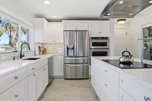 1028 79th St S, Saint Petersburg, FL 33707 - Photo 15