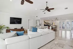 1028 79th St S, Saint Petersburg, FL 33707 - Photo 25