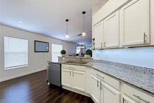 7710 Carriage Pointe Dr, Gibsonton, FL 33534 - Photo 11