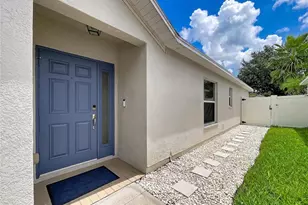 7710 Carriage Pointe Dr, Gibsonton, FL 33534 - Photo 3