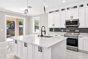 288 Roosevelt Ave, Masaryktown, FL 34604 - Photo 21