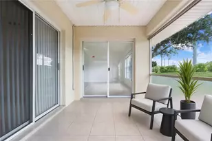 6412 Laurelwood Dr, Zephyrhills, FL 33542 - Photo 11