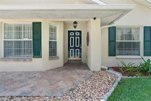 6412 Laurelwood Dr, Zephyrhills, FL 33542 - Photo 5