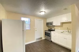 37147 Marlu Ln, Dade City, FL 33525 - Photo 3