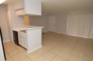 8643 Mallard Reserve Dr, Tampa, FL 33614 - Photo 9