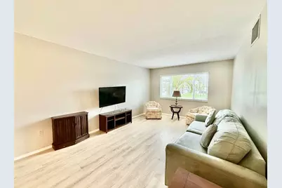 3575 Gulf Boulevard #202, Saint Petersburg, FL 33706 - Photo 5