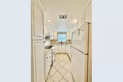 3575 Gulf Boulevard #202, Saint Petersburg, FL 33706 - Photo 13