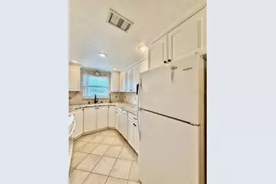 3575 Gulf Boulevard #202, Saint Petersburg, FL 33706 - Photo 15