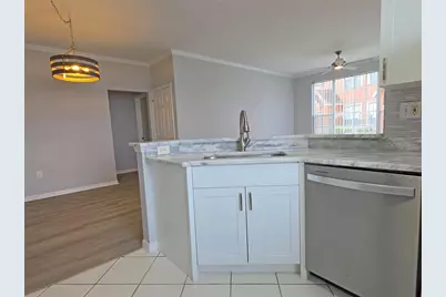 9018 Lake Chase Island Way #9018, Tampa, FL 33626 - Photo 7