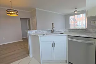 9018 Lake Chase Island Way, Tampa, FL 33626 - Photo 7