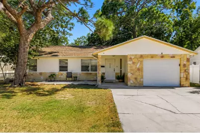 518 62nd Avenue NE, Saint Petersburg, FL 33702 - Photo 1