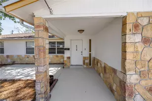 518 62nd Ave NE, Saint Petersburg, FL 33702 - Photo 3