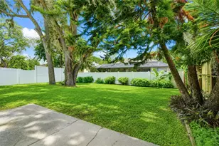 2512 Wrencrest Cir, Valrico, FL 33596 - Photo 27