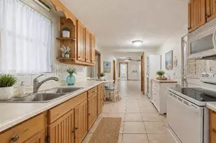302 51st St W, Bradenton, FL 34209 - Photo 3