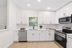 1316 E Giddens Ave, Tampa, FL 33603 - Photo 9