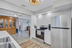 349 89th Ave NE, Saint Petersburg, FL 33702 - Photo 11