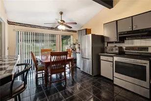 8584 Briar Grove Cir, Tampa, FL 33615 - Photo 5