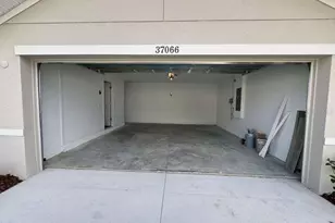 37066 Kings Crown Dr, Zephyrhills, FL 33541 - Photo 3