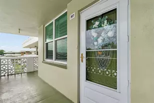 4885 1st St NE, Saint Petersburg, FL 33703 - Photo 3