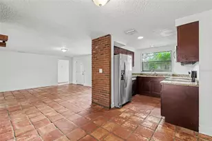 913 Lytle St SW, Ruskin, FL 33570 - Photo 5
