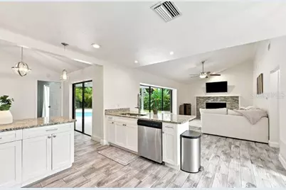 13904 Hayward Place, Tampa, FL 33618 - Photo 9