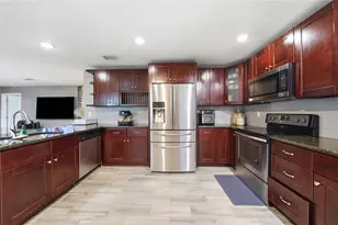 1542 28th St S, Saint Petersburg, FL 33712 - Photo 13