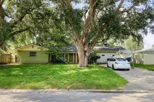 810 Orangeview Dr, Largo, FL 33778 - Photo 1