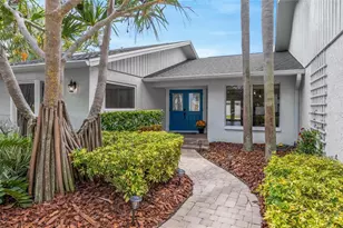 2339 Kings Point Dr, Largo, FL 33774 - Photo 5