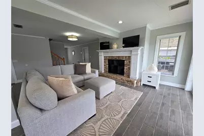 8706 Elmwood Lane, Tampa, FL 33615 - Photo 5