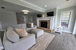 8706 Elmwood Ln, Tampa, FL 33615 - Photo 5