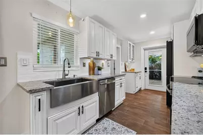4392 Walnut Street NE, Saint Petersburg, FL 33703 - Photo 9