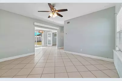 516 64th Street S, Saint Petersburg, FL 33707 - Photo 11