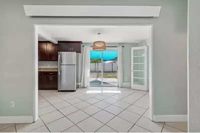 516 64th Street S, Saint Petersburg, FL 33707 - Photo 17